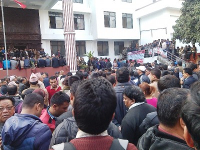 सशांकको कुरा आउँदा झ्याप्प बत्ती निभ्यो, संस्थापनको उम्मेद्वारी घोषणा हुँदा सानेपामा जे देखियो (फोटो फिचरसहित)