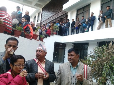 सशांकको कुरा आउँदा झ्याप्प बत्ती निभ्यो, संस्थापनको उम्मेद्वारी घोषणा हुँदा सानेपामा जे देखियो (फोटो फिचरसहित)