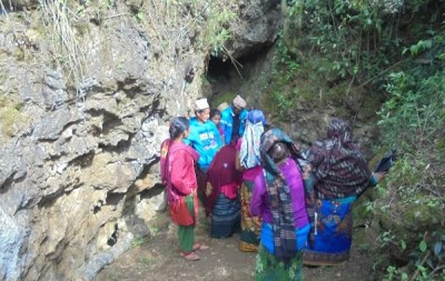 जुरे गुफामा पर्यटकको घूँइचो, स्थानीय मालामाल