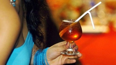 श्रीलंकामा महिलाले पनि मदिरा किन्न पाउने !
