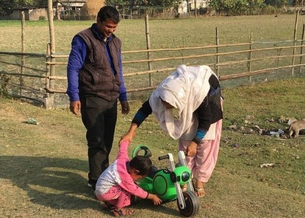 शाहबुद्दीन अहमद र सलमा परवीन आफ्ना छोरा जुनैदसँग।