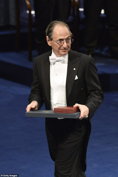 नोवेल पुरस्कार विजेता वैज्ञानिक भन्छन्-'लकडाउनले ज्यान बचाएन, उल्टो धेरैको मृत्यु भयो'