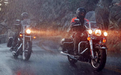 1592298772motorcycle-riding-tips-for-monsoon.jpg
