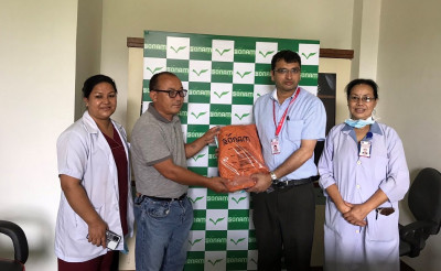 नेपाली ब्रान्ड सोनमद्वारा गंगालाल अस्पताललाई १०० थान पीपीई सेट सहयोग