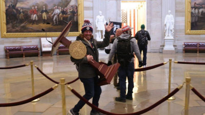 अमेरिकी संसद भवनमा ट्रम्प समर्थकको बितण्डा(फोटो फिचर)