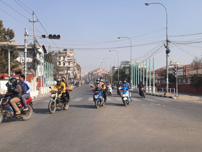 उपत्यकामा बन्दको भद्र अवज्ञा, गाडी गुडेका छन्, पसल खुलै छन् (फोटो फिचर)