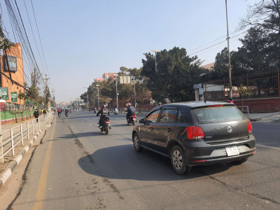 उपत्यकामा बन्दको भद्र अवज्ञा, गाडी गुडेका छन्, पसल खुलै छन् (फोटो फिचर)