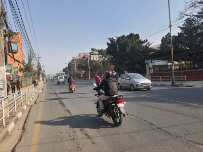 उपत्यकामा बन्दको भद्र अवज्ञा, गाडी गुडेका छन्, पसल खुलै छन् (फोटो फिचर)
