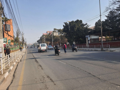 उपत्यकामा बन्दको भद्र अवज्ञा, गाडी गुडेका छन्, पसल खुलै छन् (फोटो फिचर)