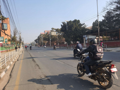उपत्यकामा बन्दको भद्र अवज्ञा, गाडी गुडेका छन्, पसल खुलै छन् (फोटो फिचर)