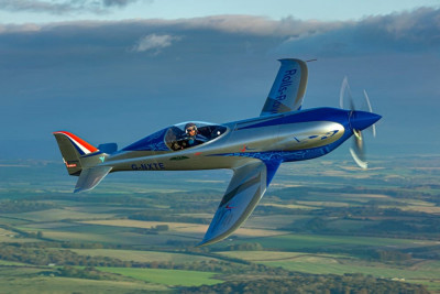 रोल्स–रोयसको विद्युतीय विमानको परीक्षण उडान : बन्यो तीन विश्व कीर्तिमान !