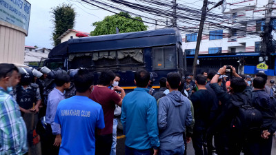 सेबोनले झुक्यायो, आन्दोलन जारी रहन्छ : लगानीकर्ता (फोटो फिचरसहित)