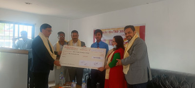 महालक्ष्मी विकास बैंकद्वारा लक्ष्मणबाबु जेहेन्दार छात्रवृत्ति वितरण