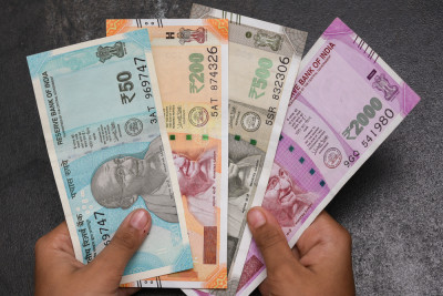 स्वदेशी मुद्राको अवमूल्यन कम गर्न डलर बेच्दै भारत, विदेशी मुद्रा सञ्चिति २ वर्षयताकै न्यून स्तरमा