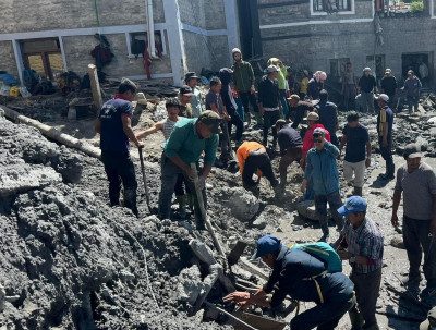 बाढीको गेग्रान र लेदोले पुरिएको बस्ती खोतल्दा फेला पर्यो रु. १.६५ करोड नगद