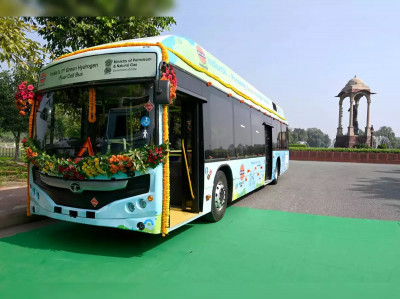 1696144457green-bus.jpg