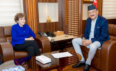 अर्थमन्त्री डा महत र एमसीसीका सीईओ एलिस अलब्राइटबीच भेटवार्ता